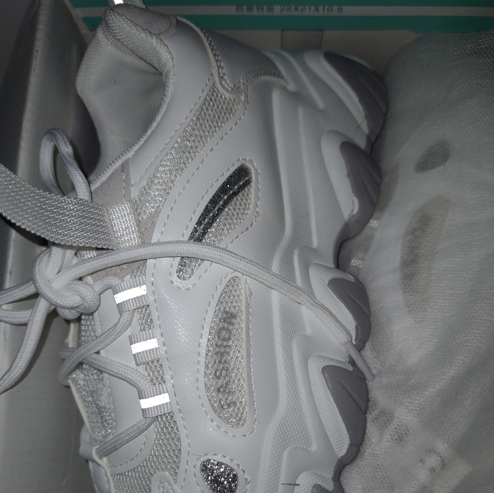 Ladies sneakers new